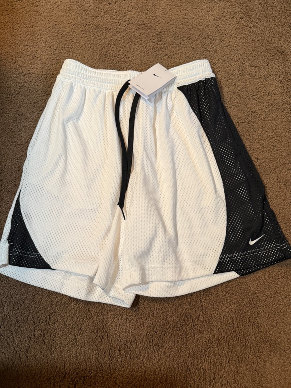 Nike Women’s Size S White and Black Mesh Athletic Basketball Shorts NWT